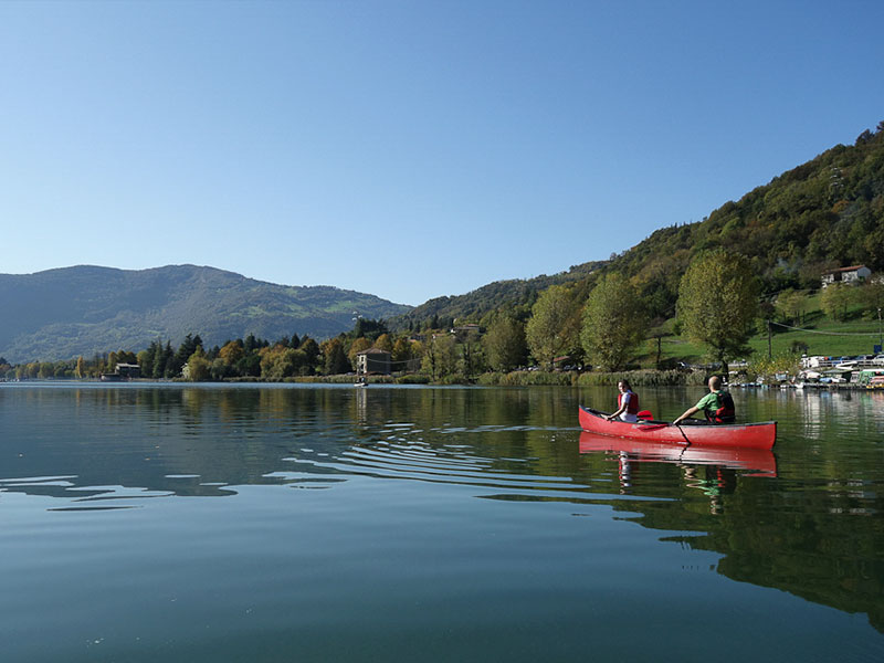 escursione in canoa canadese sul Lago Endine